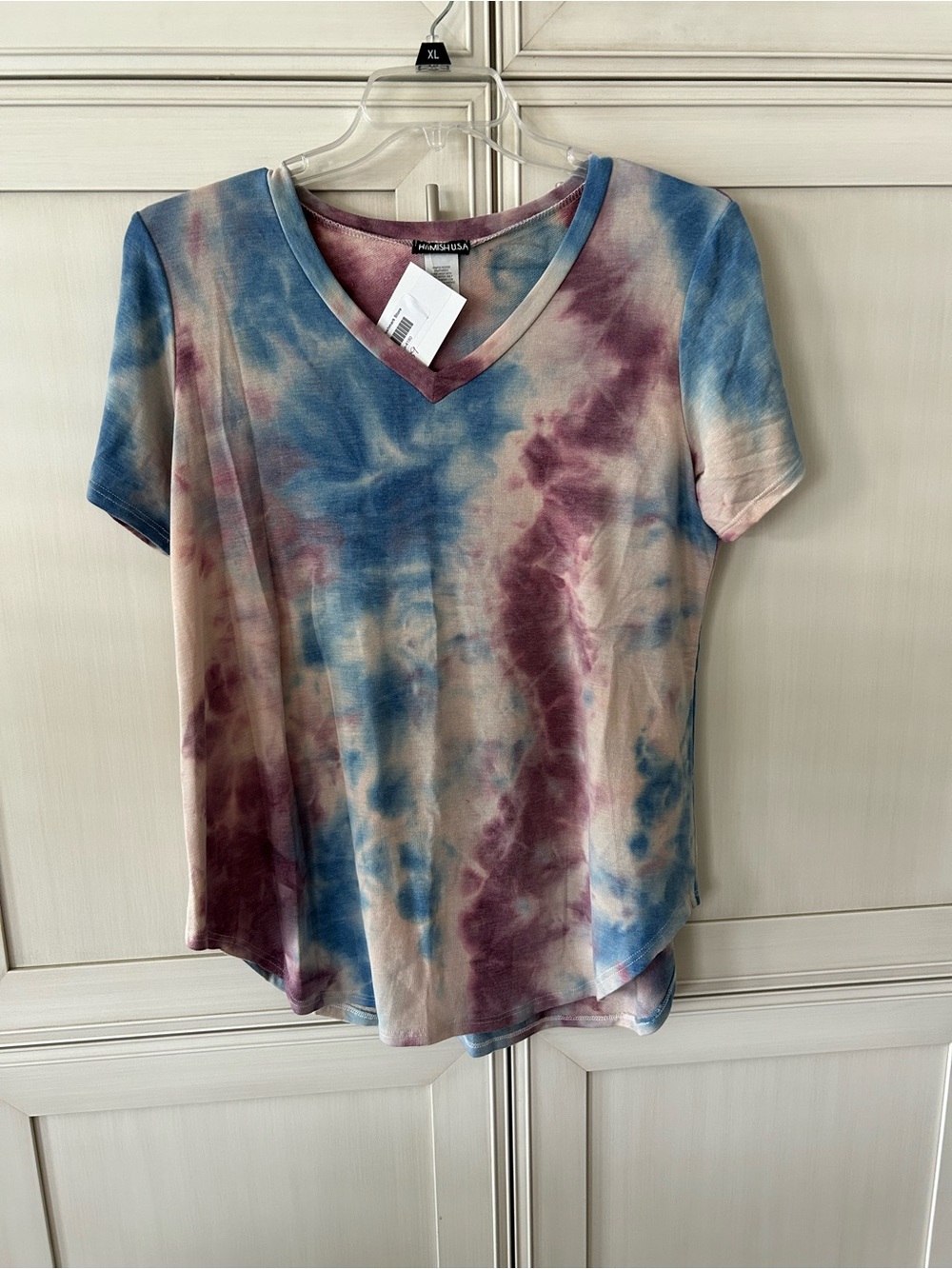HEIMISH USA Tie-Dye V-Neck Tee in Blue, Mauve & Cream